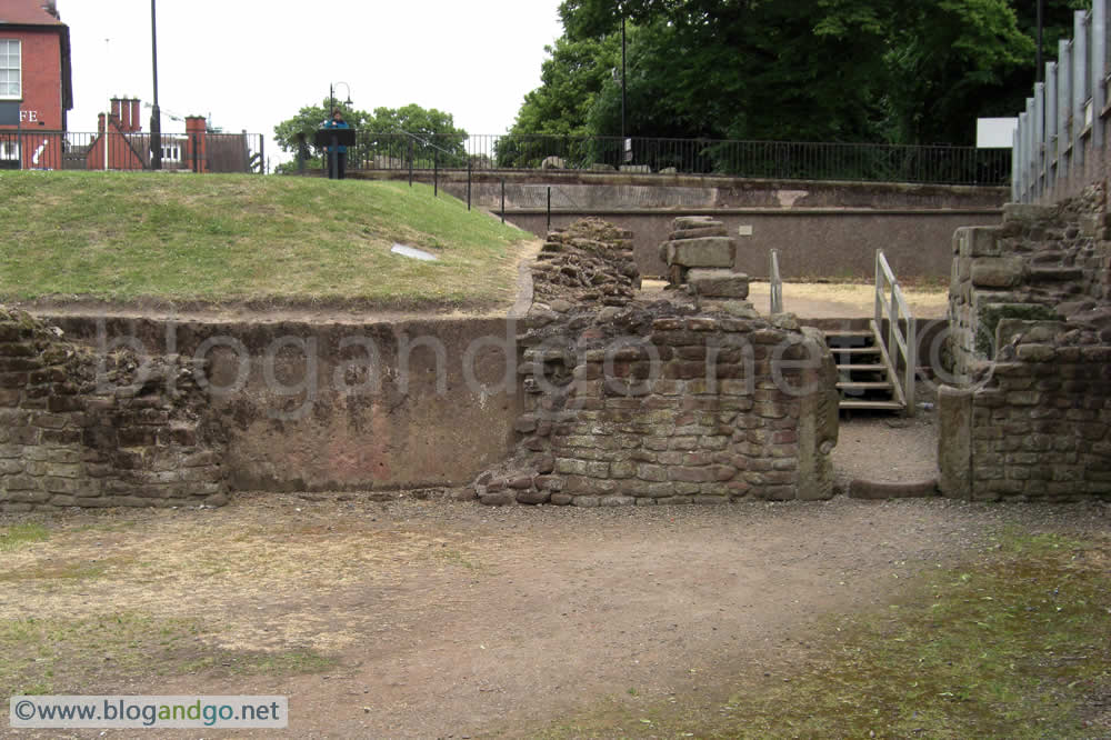 Amphitheatre to the East entrance